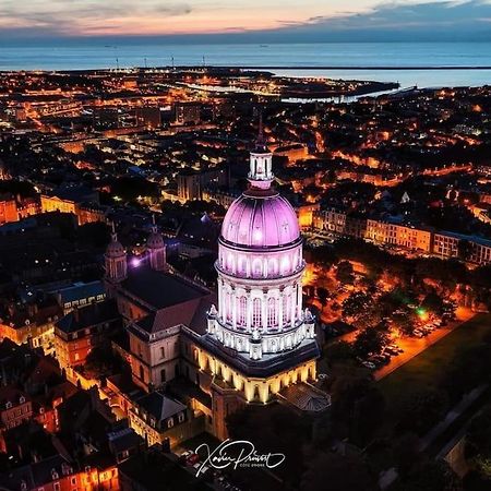 ブローニュ・シュル・メールLe Tiki De Notre-Dame - Duplex Vue Cathedraleアパートメント エクステリア 写真
